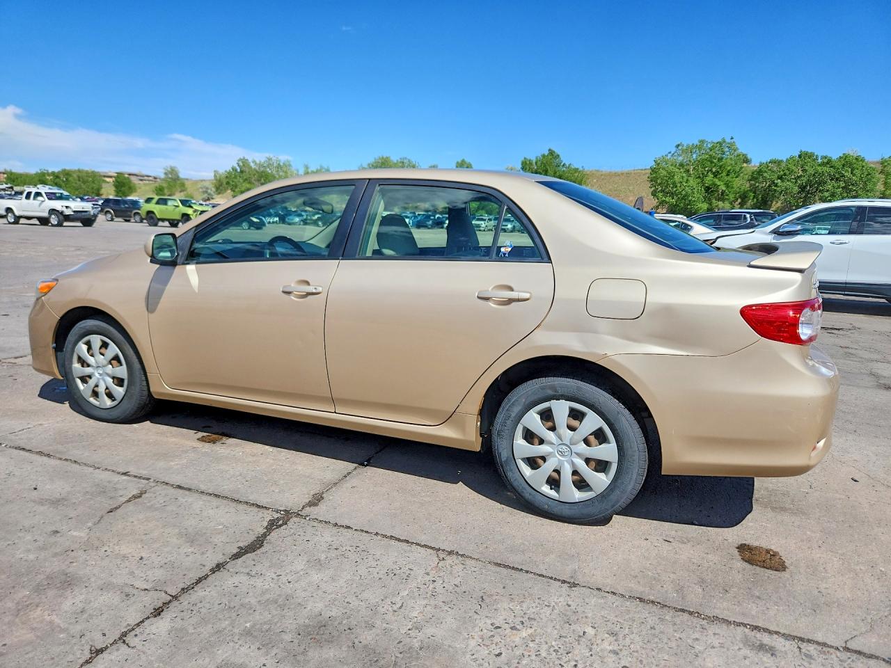 2011 TOYOTA COROLLA LE photo 3
