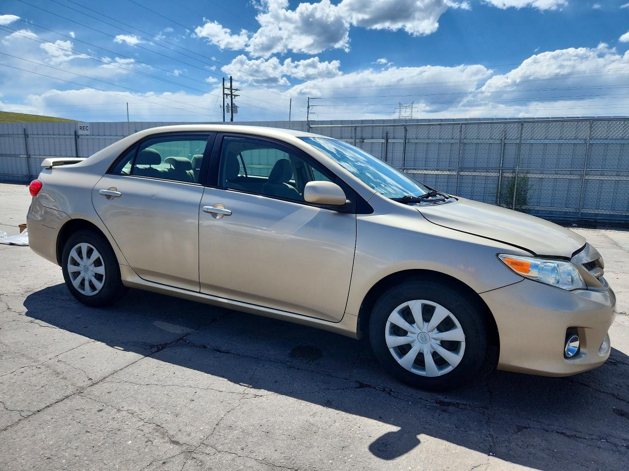 2011 TOYOTA COROLLA LE photo 7