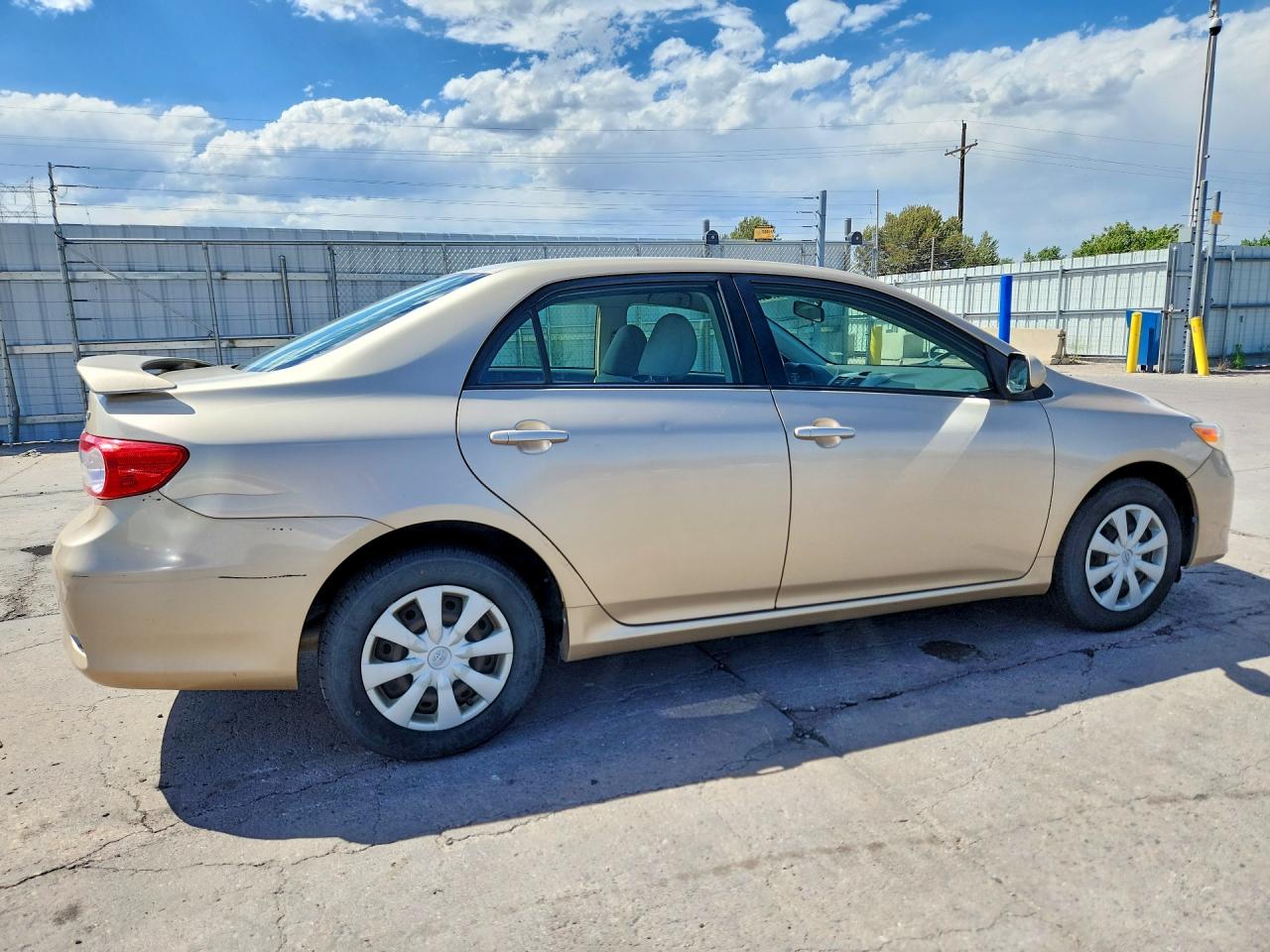2011 TOYOTA COROLLA LE photo 5