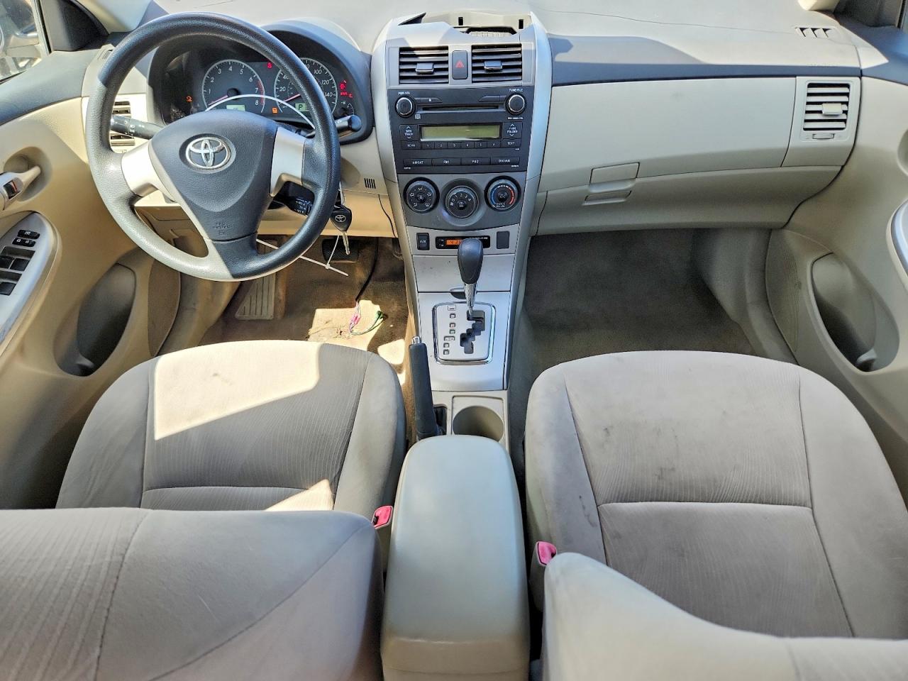 2011 TOYOTA COROLLA LE photo 15