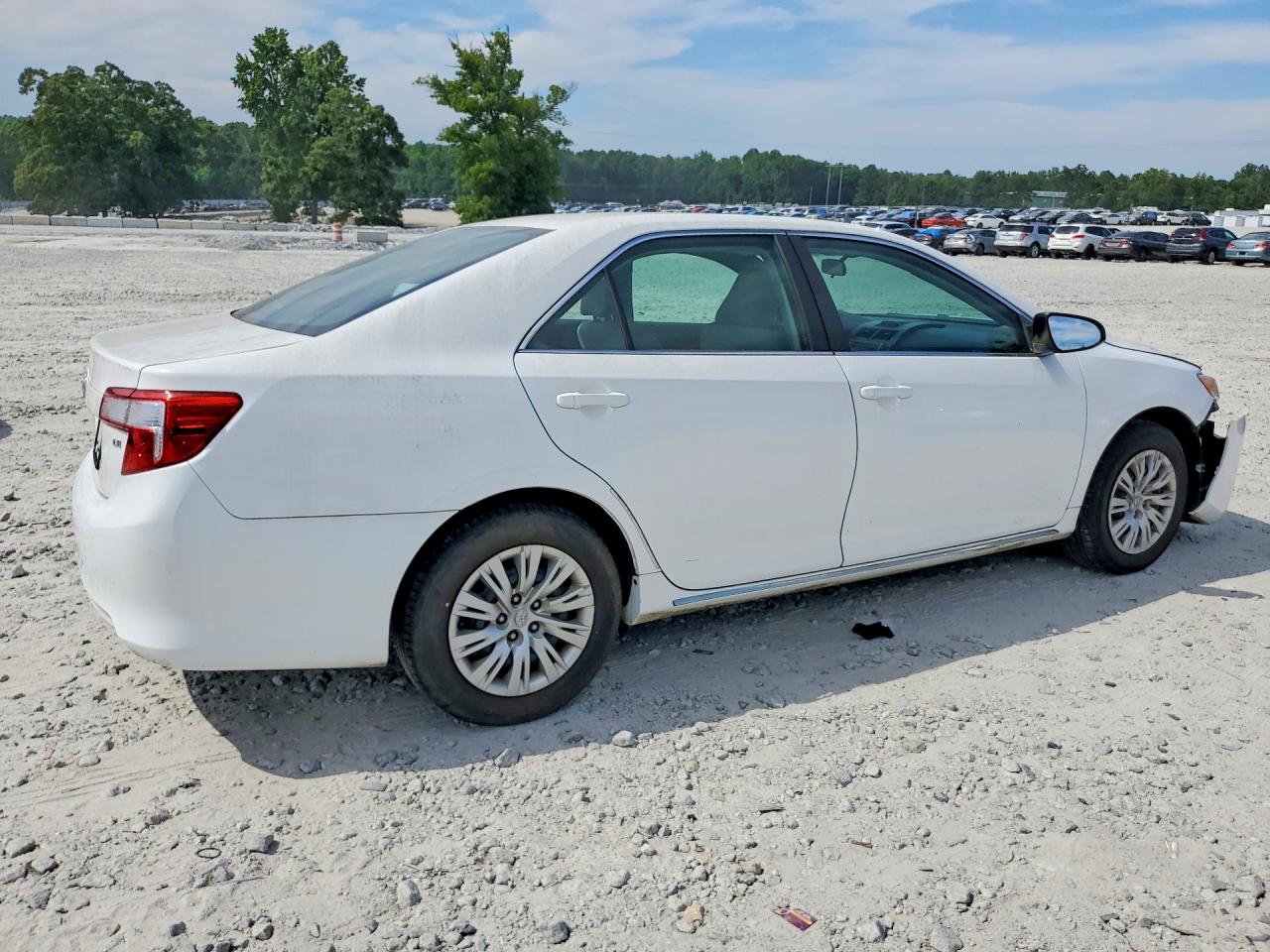2013 TOYOTA CAMRY LE photo 5