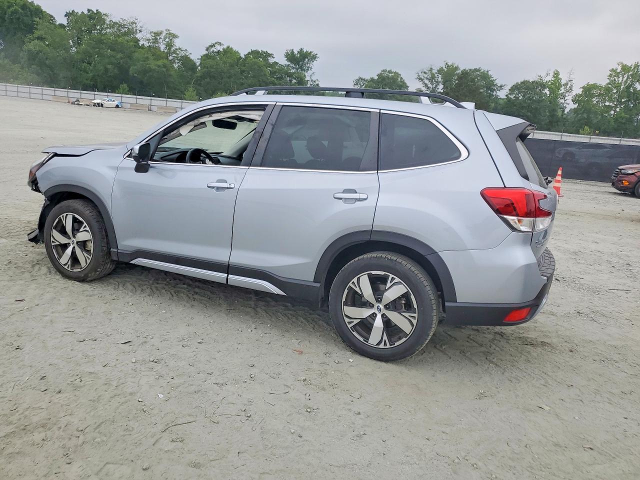 2021 SUBARU FORESTER TOURING photo 4