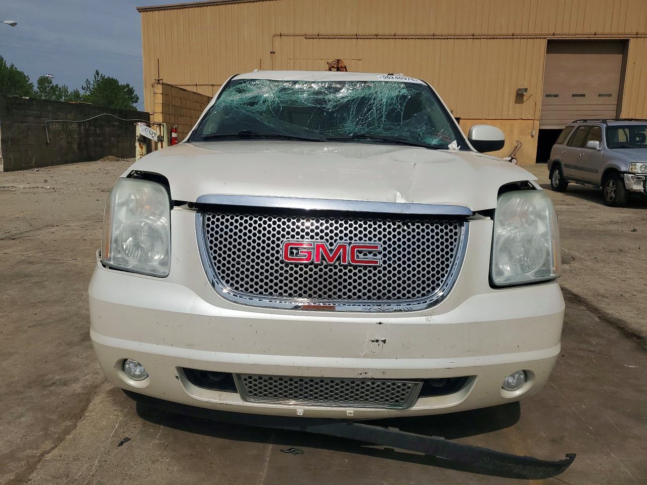 2011 GMC YUKON XL DENALI photo 13