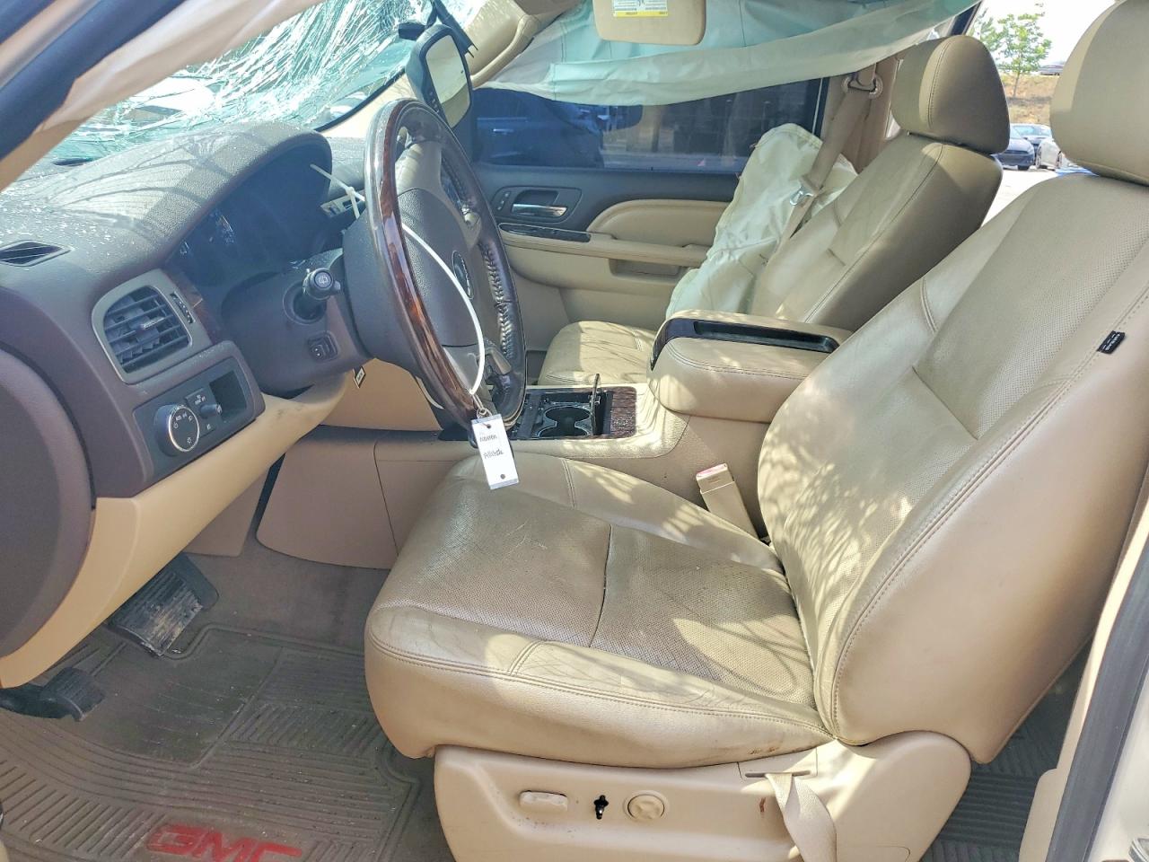 2011 GMC YUKON XL DENALI photo 19