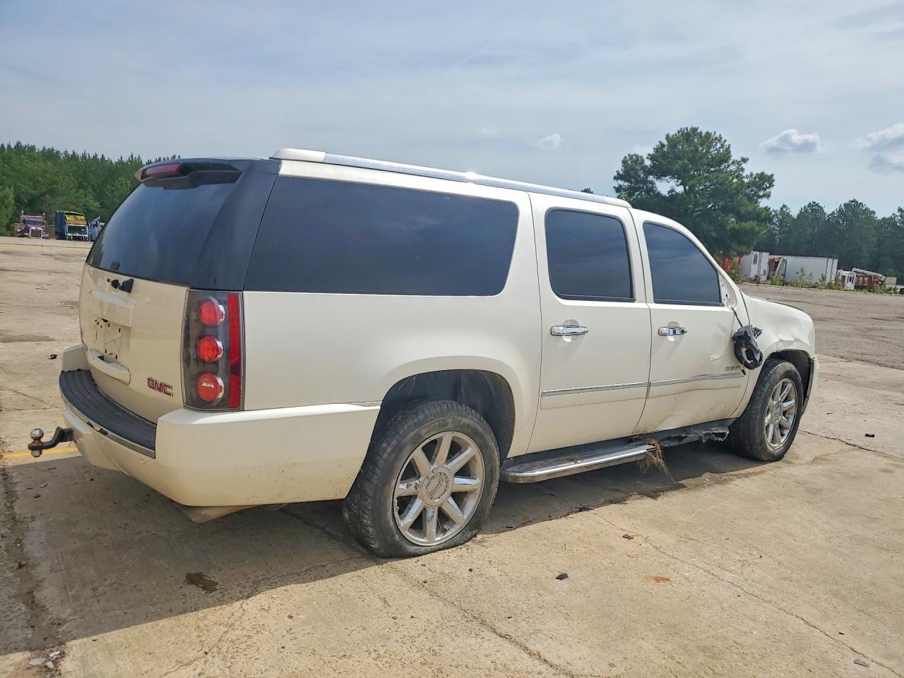 2011 GMC YUKON XL DENALI photo 7