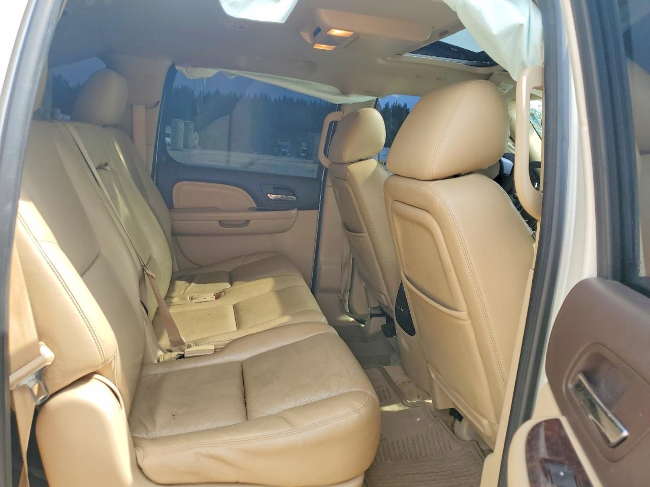 2011 GMC YUKON XL DENALI photo 31