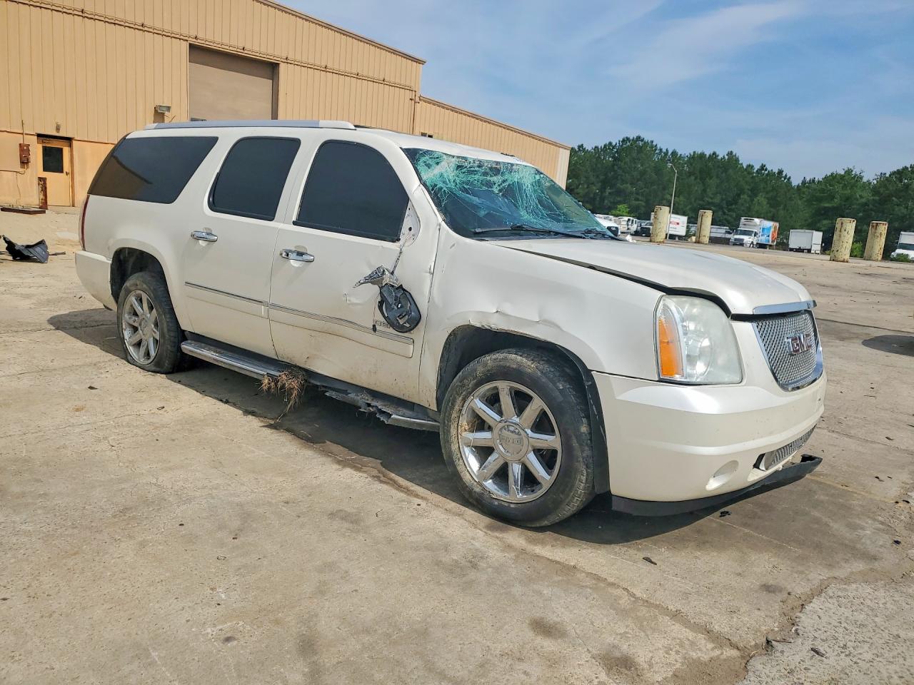 2011 GMC YUKON XL DENALI photo 10