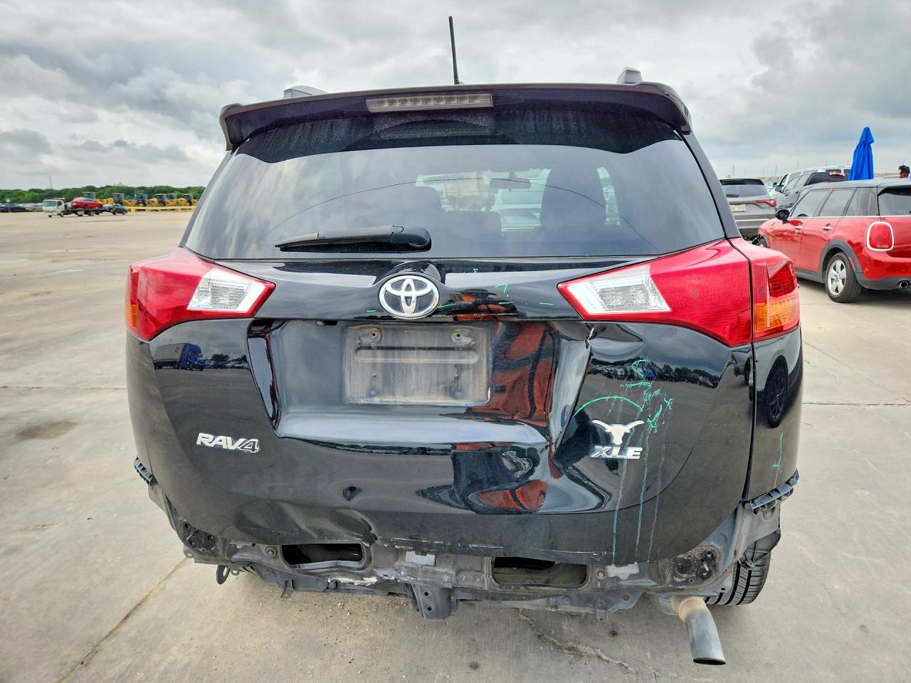 2013 TOYOTA RAV4 XLE photo 16