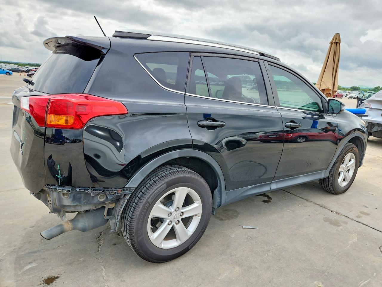 2013 TOYOTA RAV4 XLE photo 7