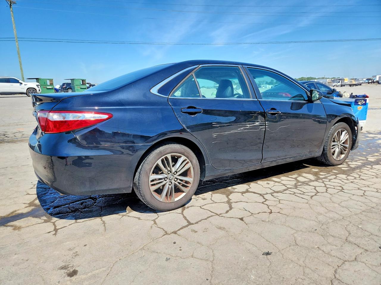 2016 TOYOTA CAMRY SE photo 5