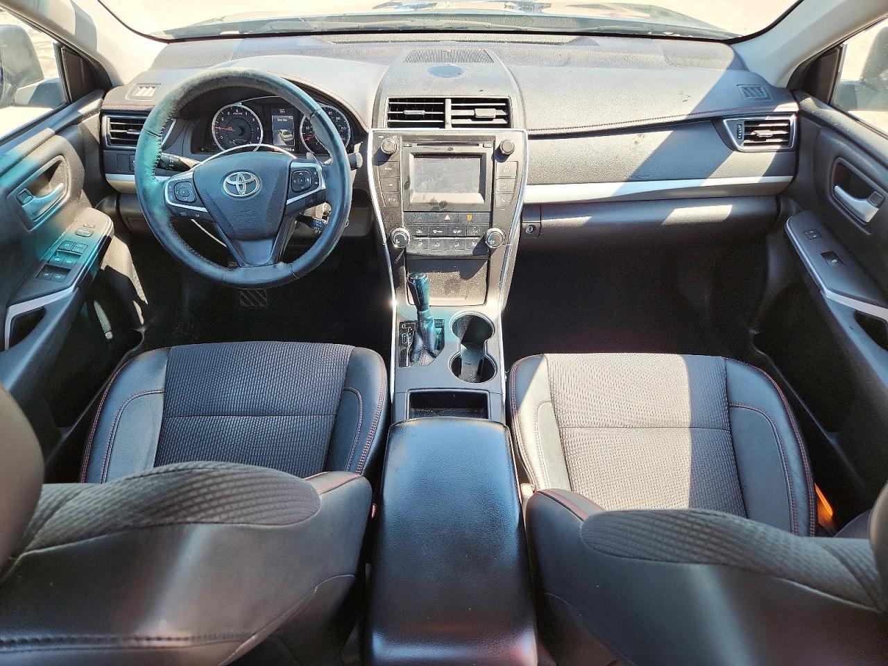 2016 TOYOTA CAMRY SE photo 15