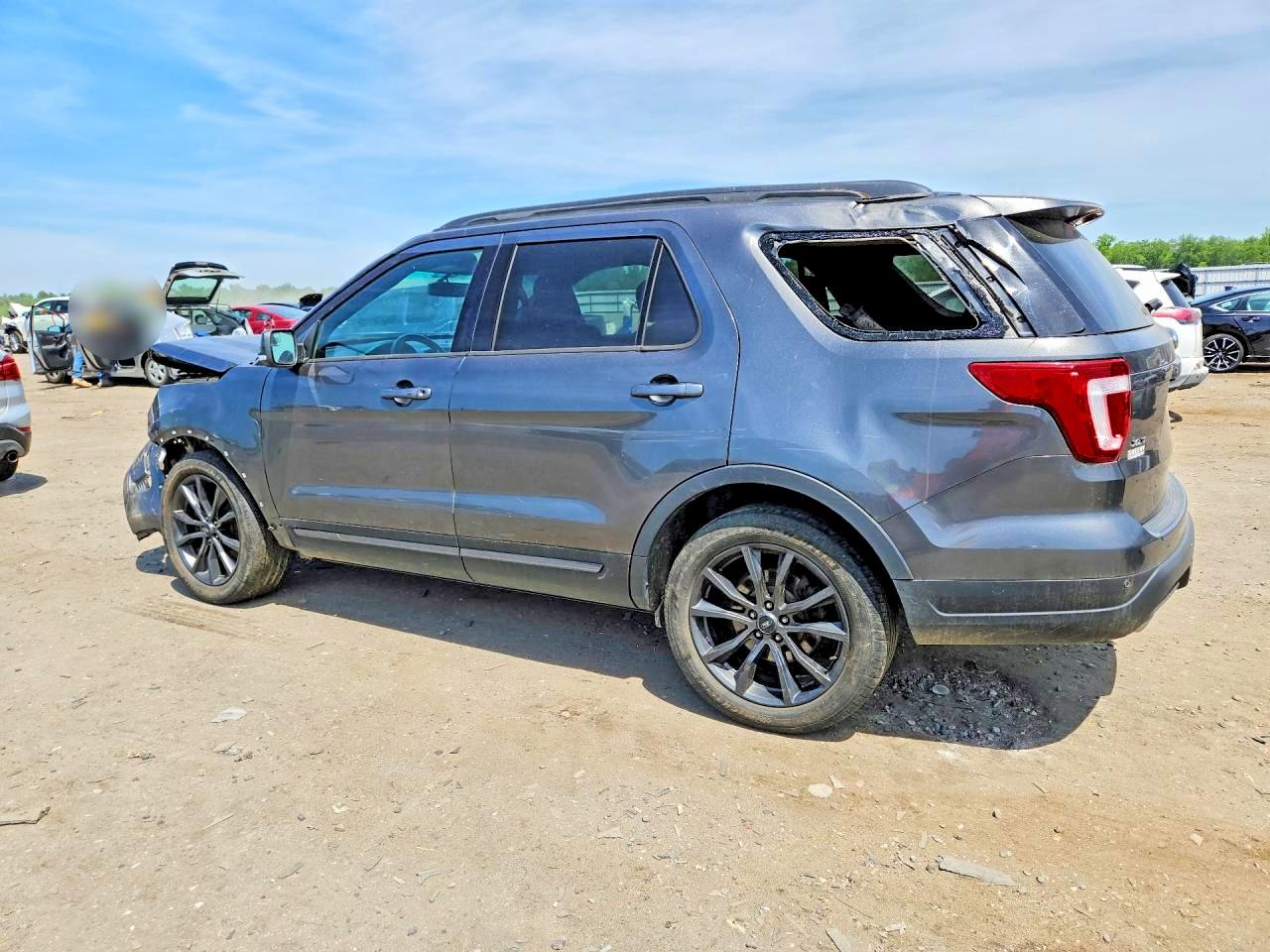 2018 FORD EXPLORER XLT photo 3