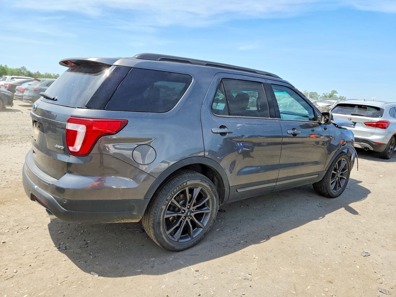 2018 FORD EXPLORER XLT photo 5