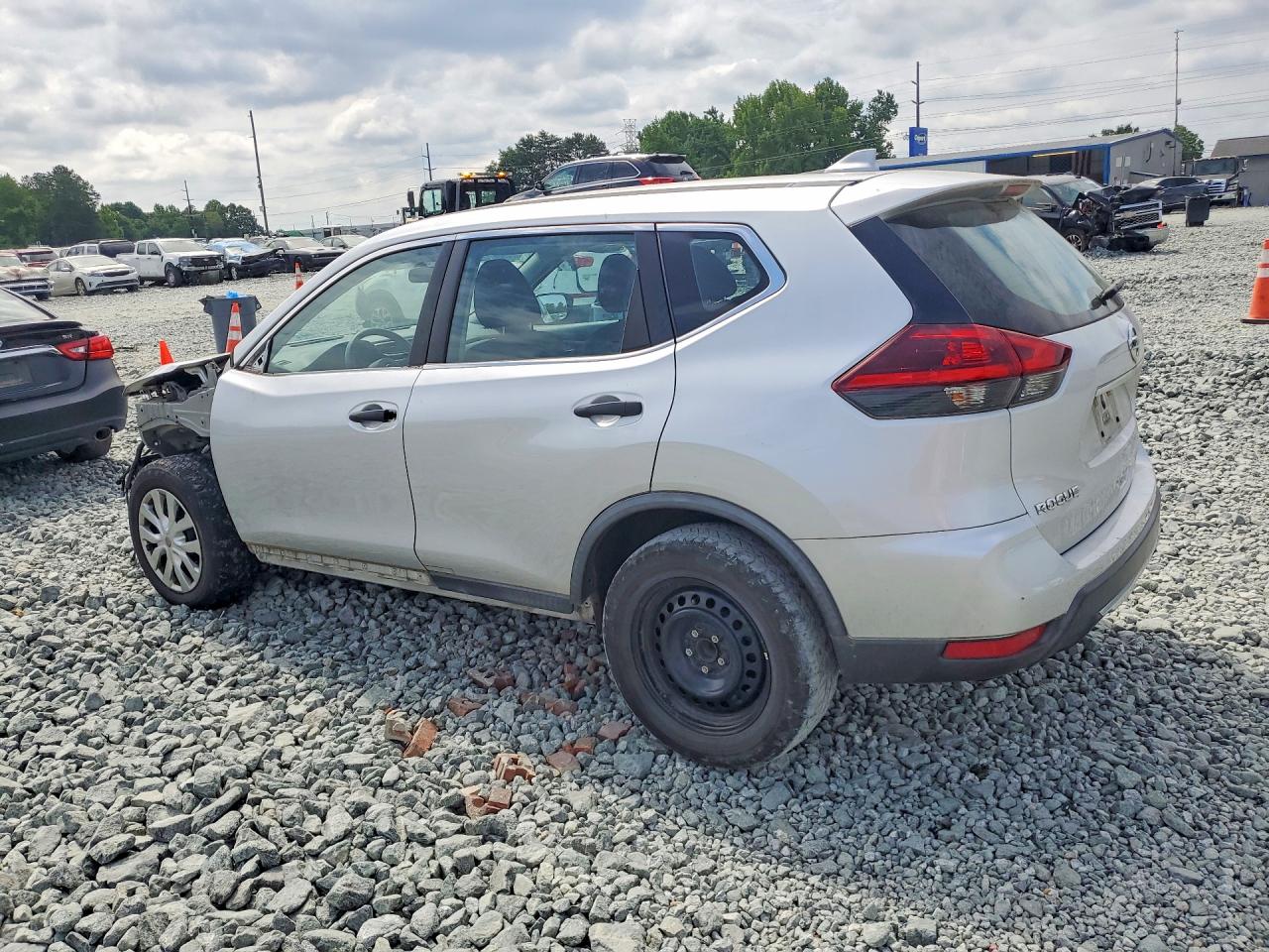 2018 NISSAN ROGUE S photo 4
