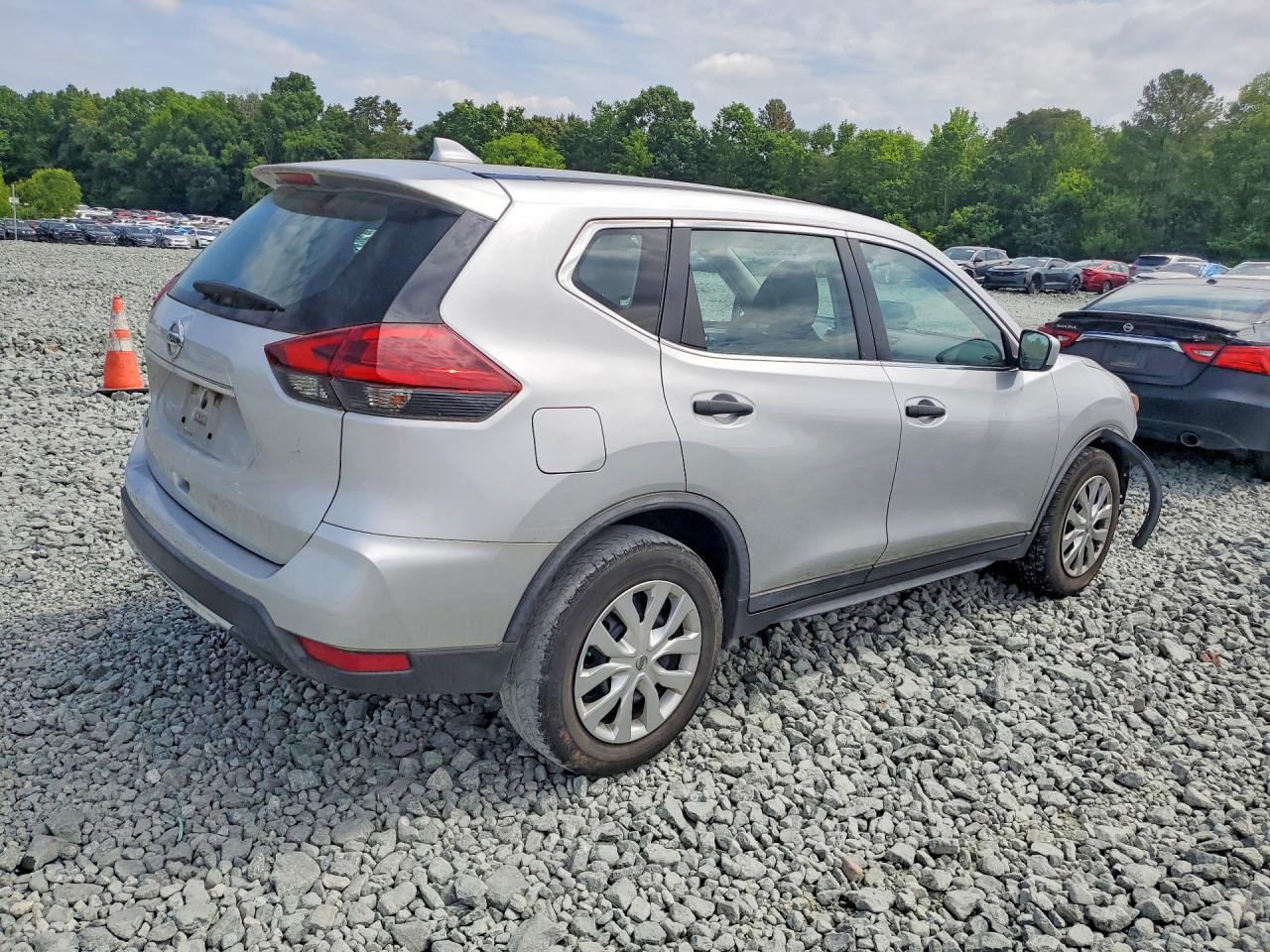 2018 NISSAN ROGUE S photo 7