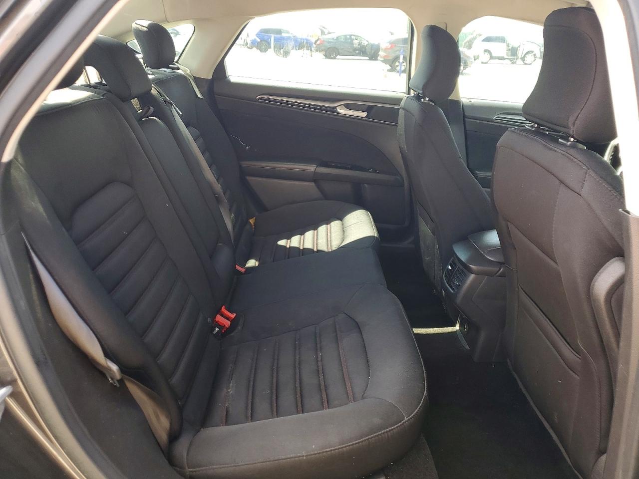 2016 FORD FUSION SE photo 19