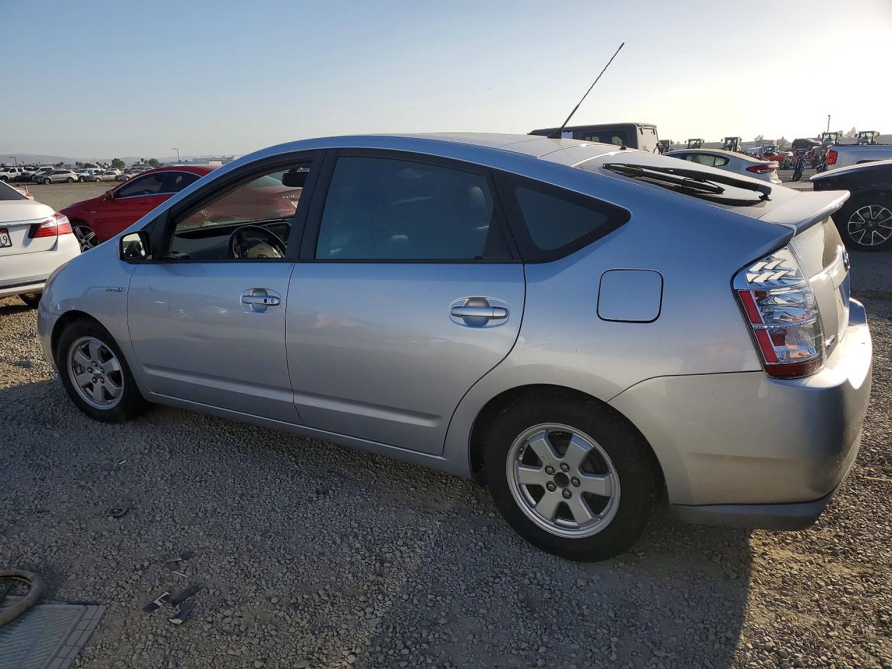 2007 TOYOTA PRIUS BASE photo 3