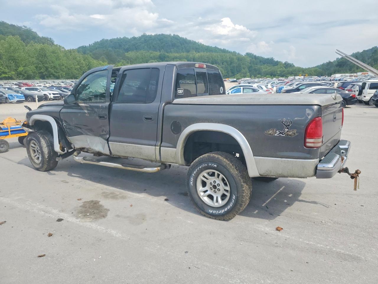 2003 DODGE DAKOTA QUAD SLT photo 2