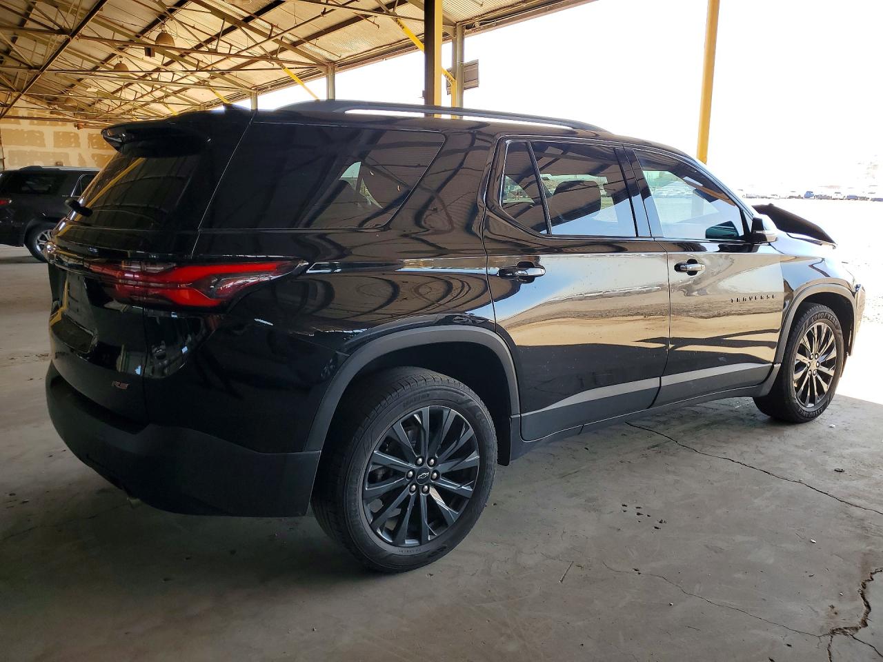 2023 CHEVROLET TRAVERSE RS photo 3