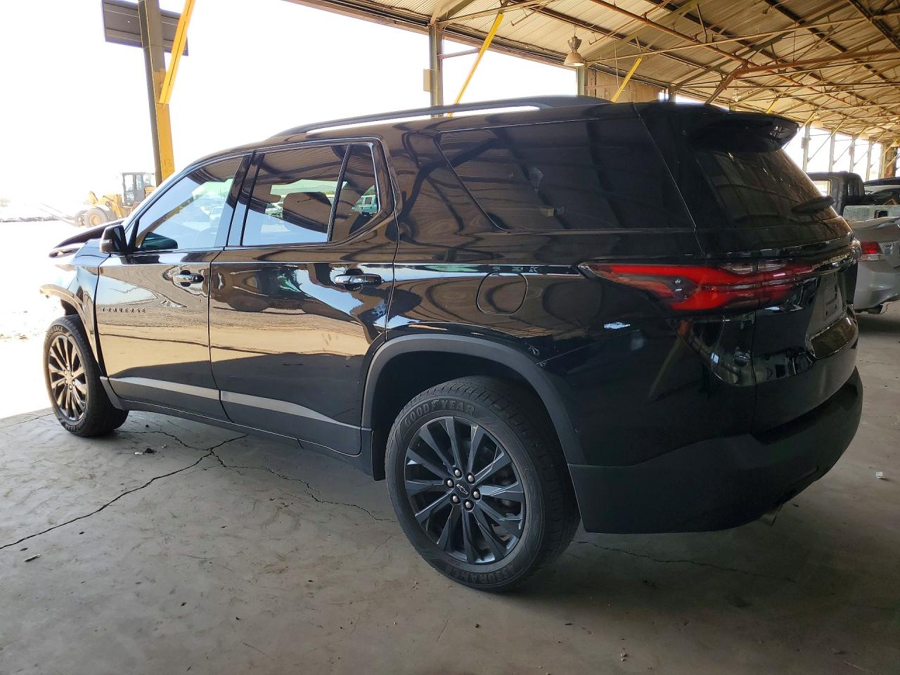 2023 CHEVROLET TRAVERSE RS photo 2