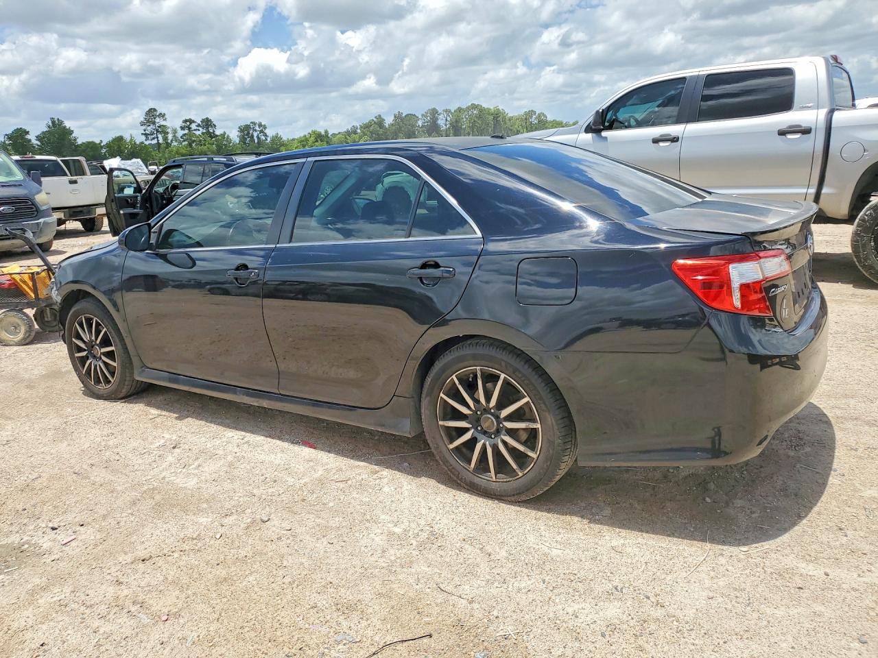 2012 TOYOTA CAMRY SE photo 3