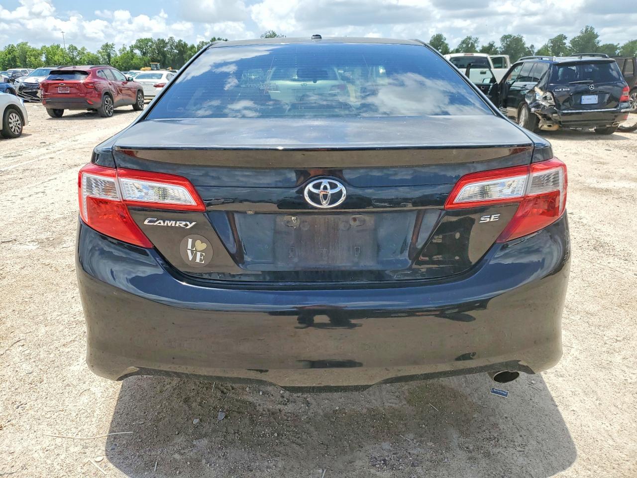 2012 TOYOTA CAMRY SE photo 11