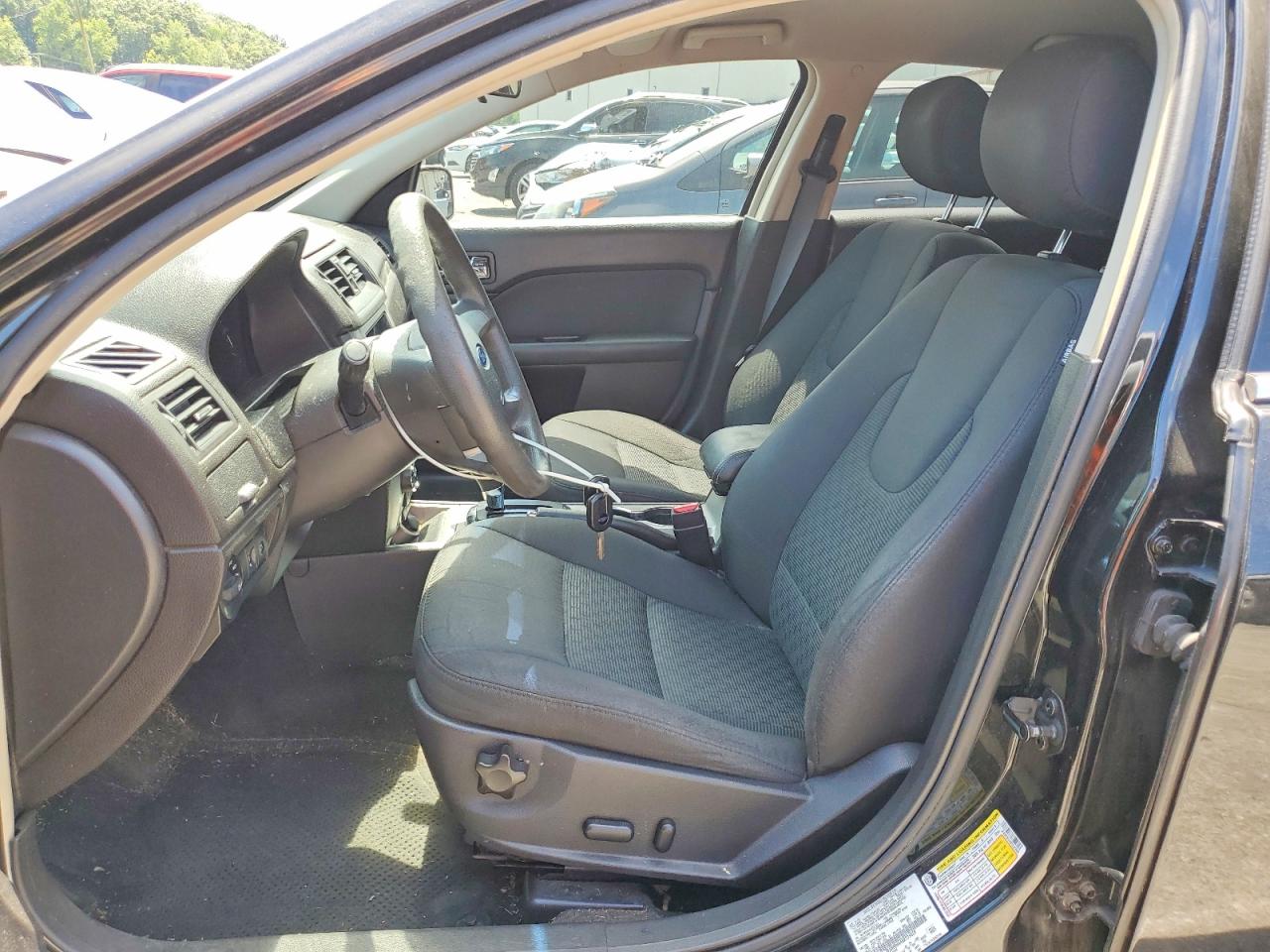 2011 FORD FUSION SE photo 19