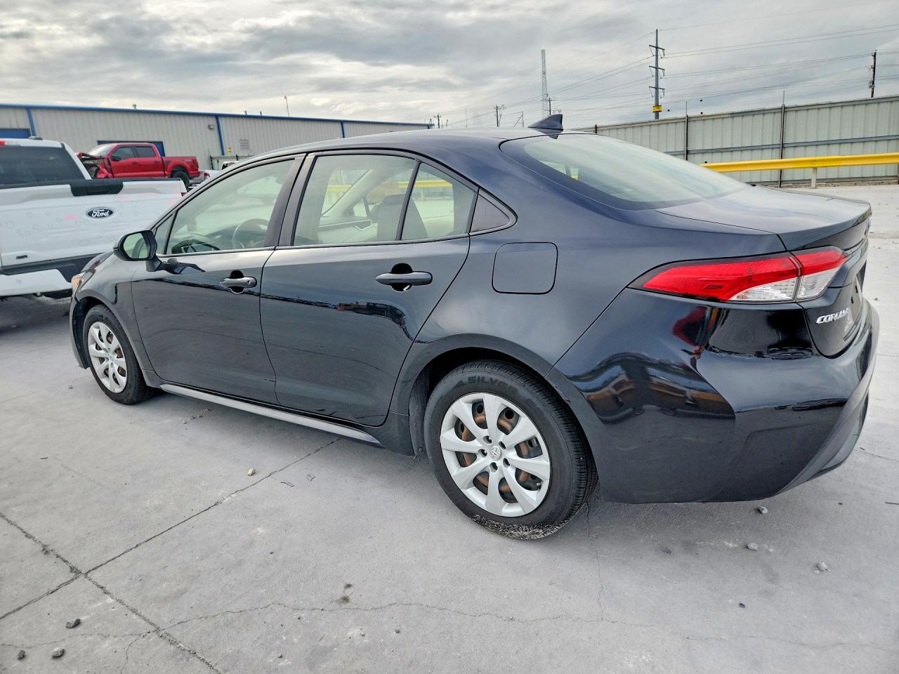 2020 TOYOTA COROLLA LE photo 3
