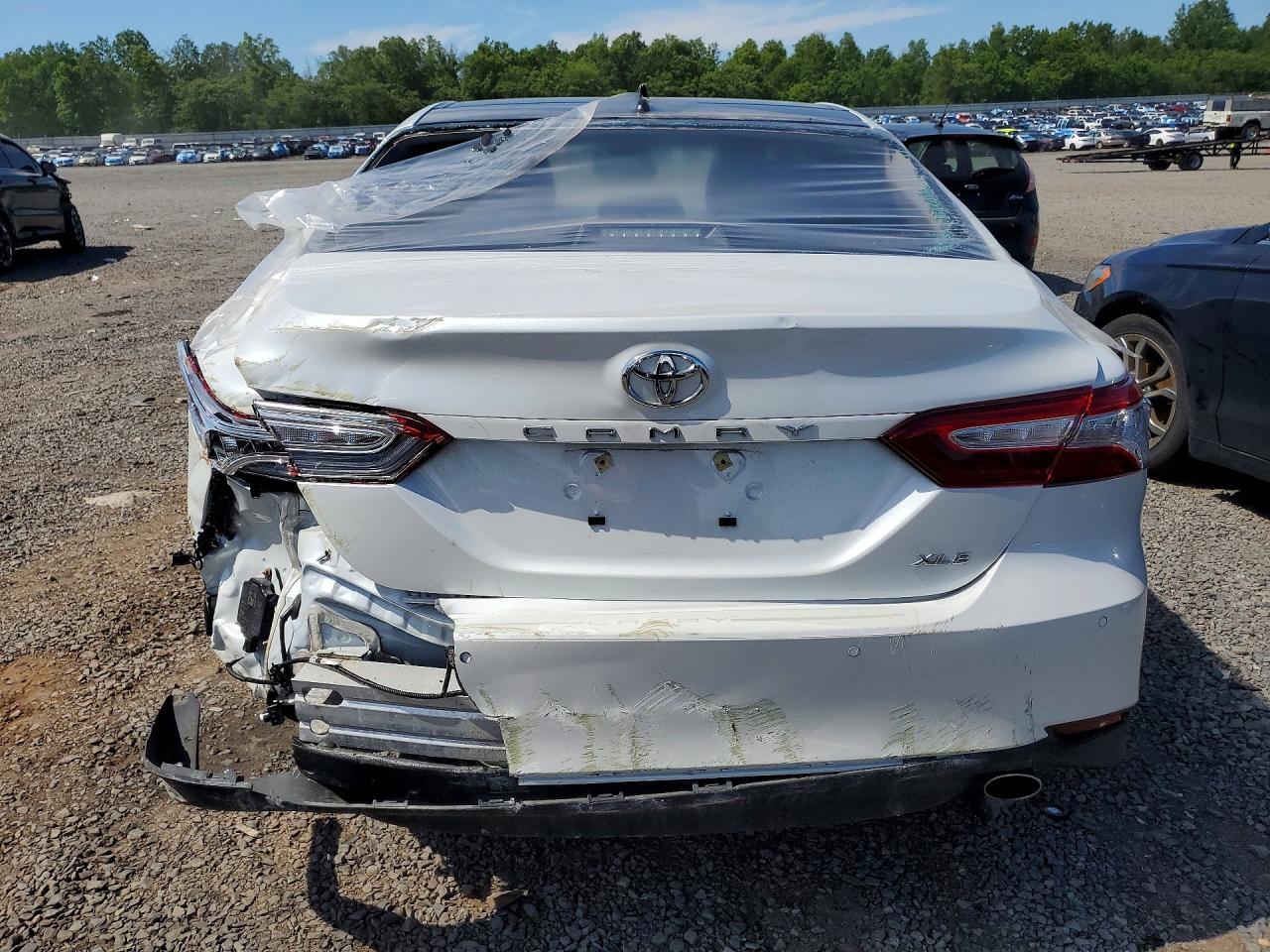 2018 TOYOTA CAMRY XLE V6 photo 11