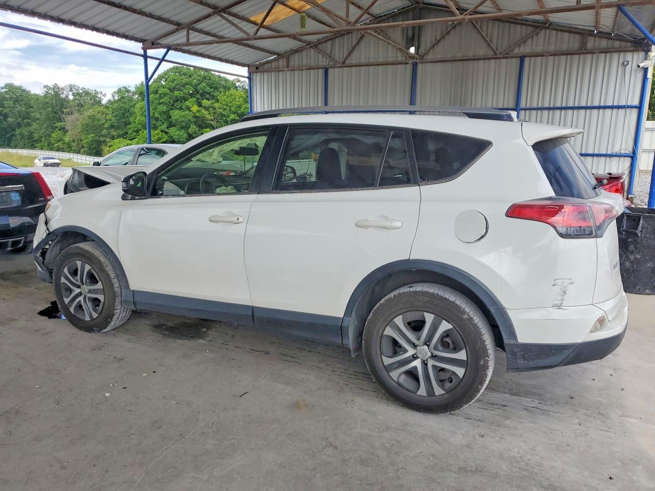 2018 TOYOTA RAV4 LE photo 4