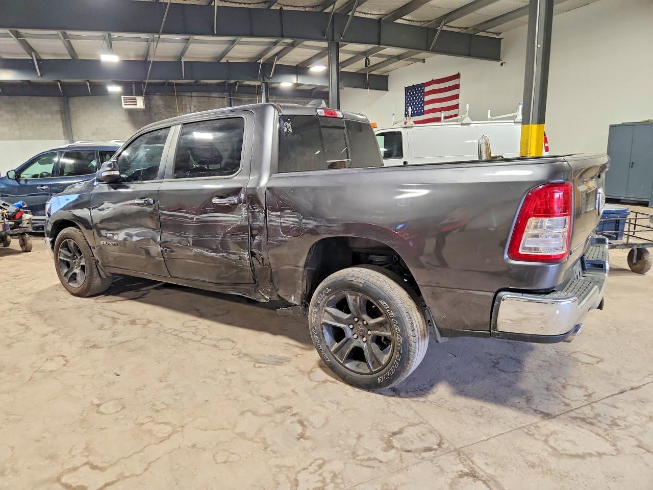 2019 RAM 1500 BIG HORN photo 3