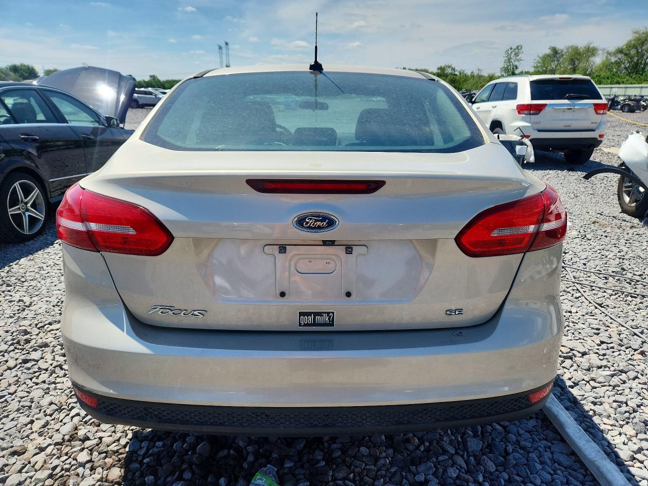 2017 FORD FOCUS SE photo 16