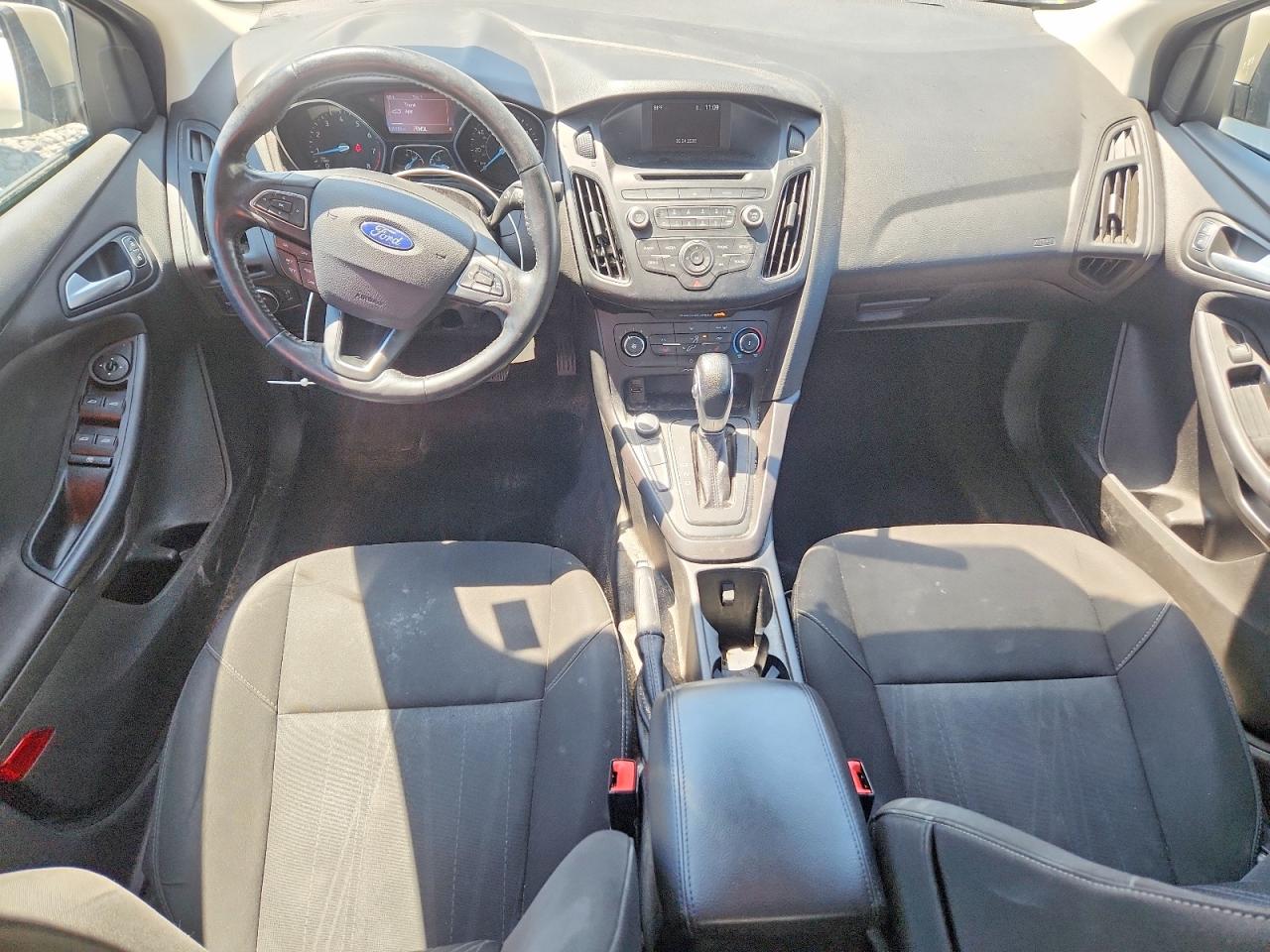 2017 FORD FOCUS SE photo 22