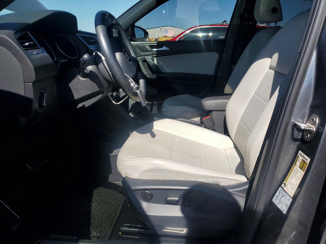 2020 VOLKSWAGEN TIGUAN SE photo 13