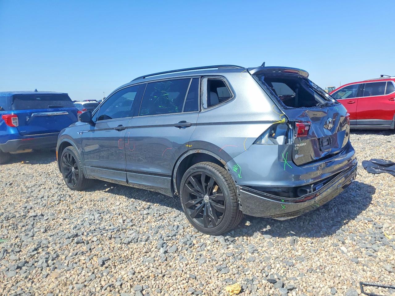 2020 VOLKSWAGEN TIGUAN SE photo 3