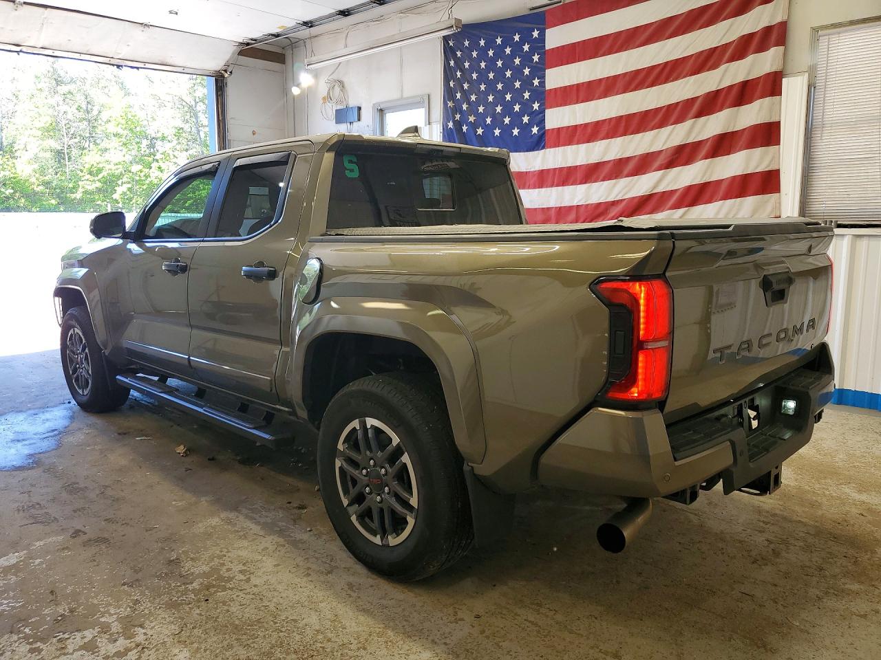 2024 TOYOTA TACOMA TRD SPORT HV photo 2