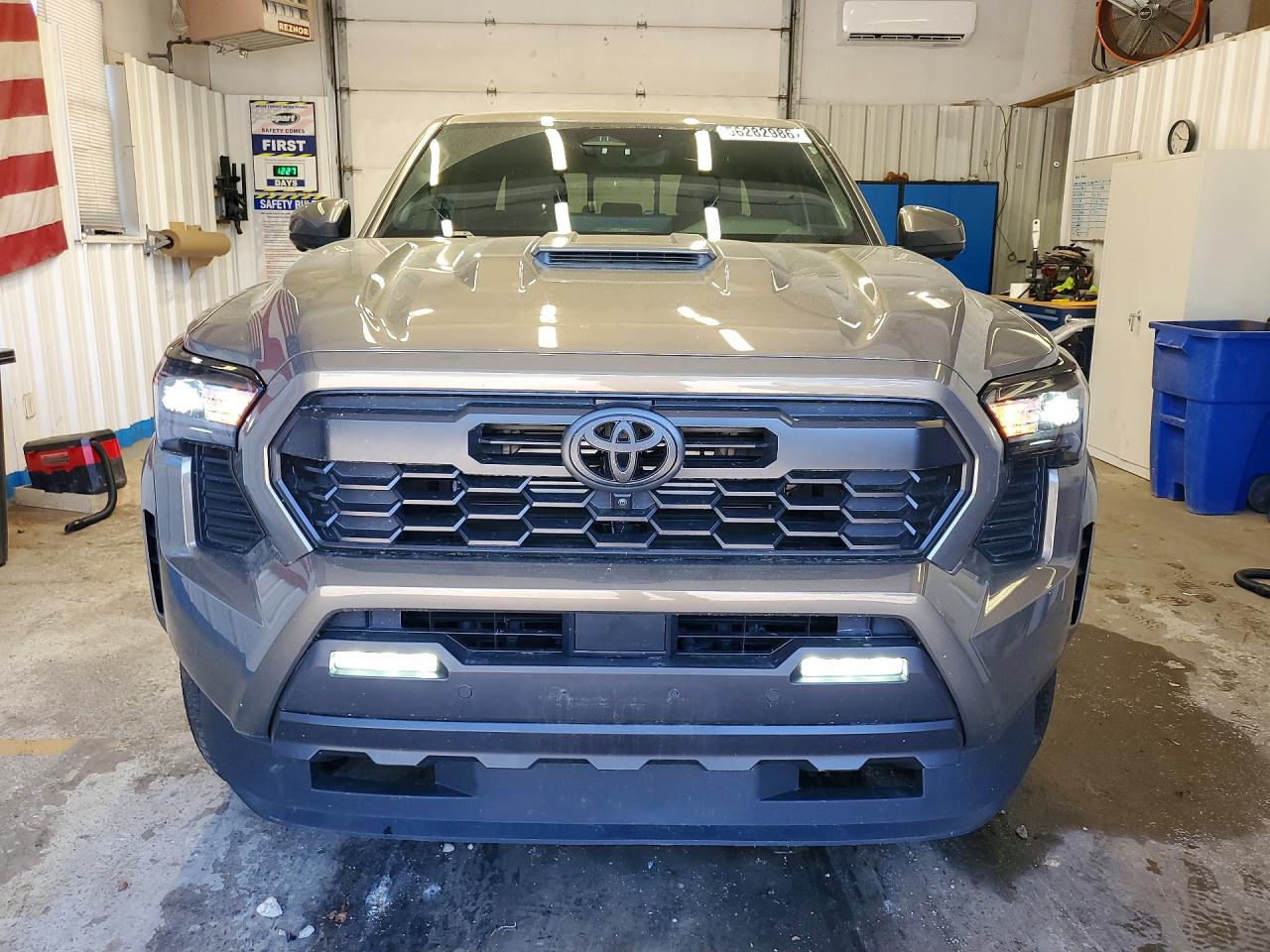 2024 TOYOTA TACOMA TRD SPORT HV photo 5