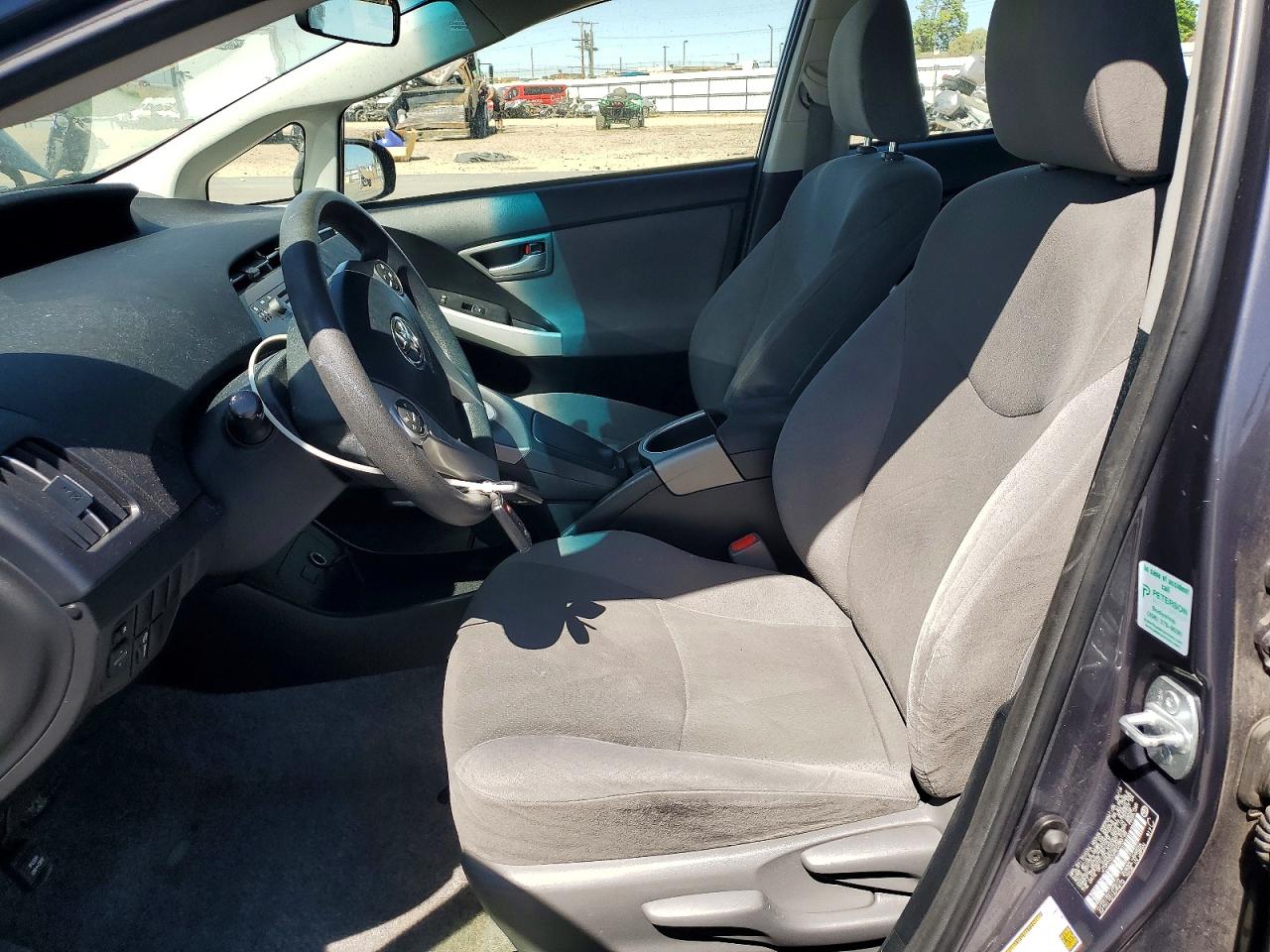 2014 TOYOTA PRIUS TWO photo 13