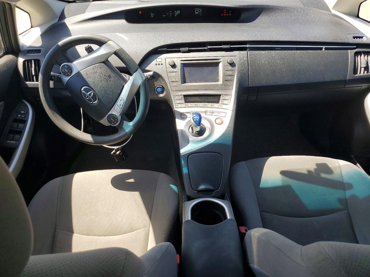 2014 TOYOTA PRIUS TWO photo 15