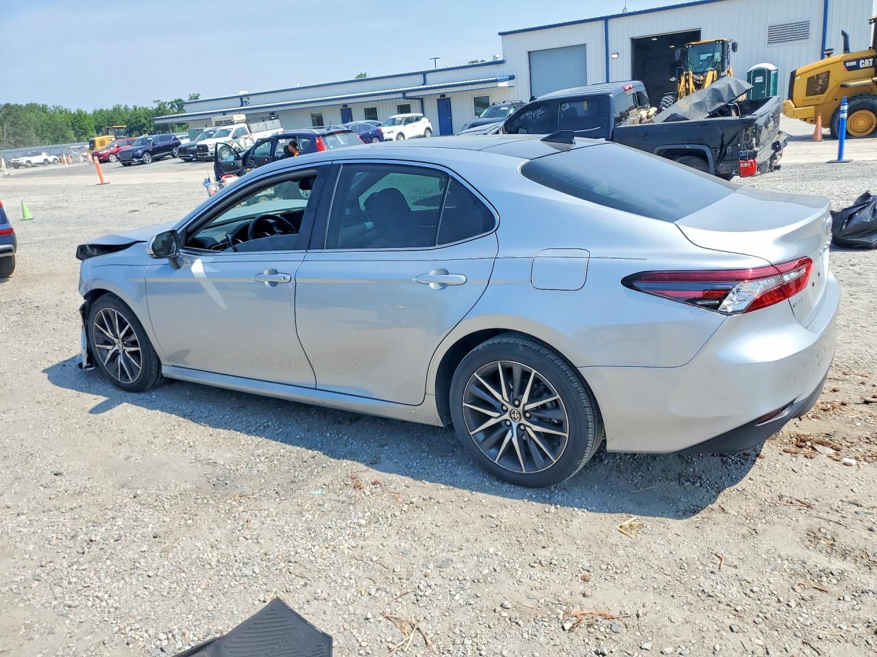 2023 TOYOTA CAMRY XLE photo 4