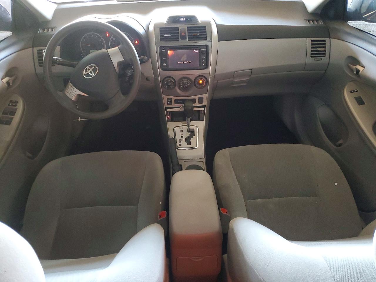 2013 TOYOTA COROLLA LE photo 22