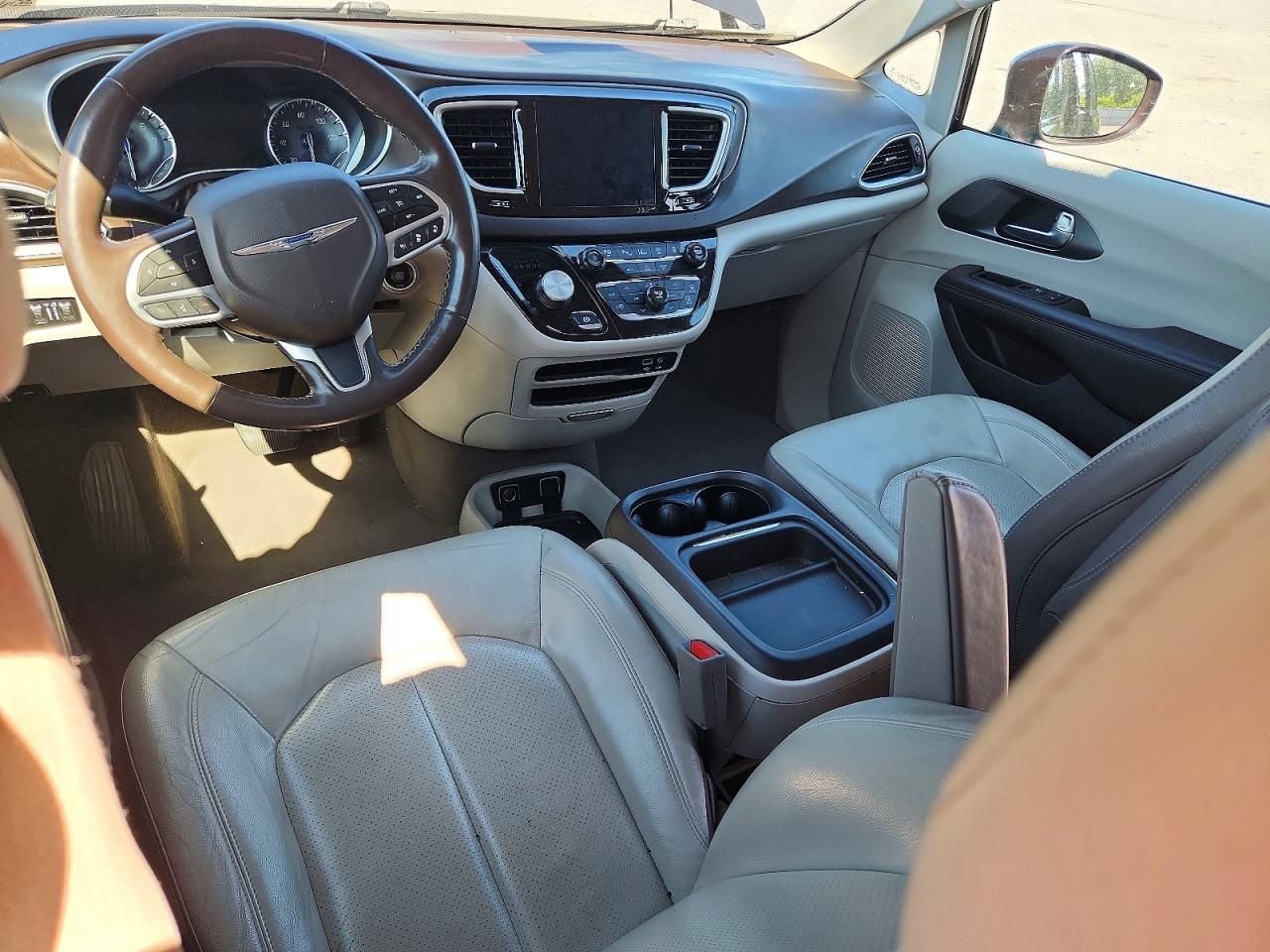 2019 CHRYSLER PACIFICA TOURING L photo 19