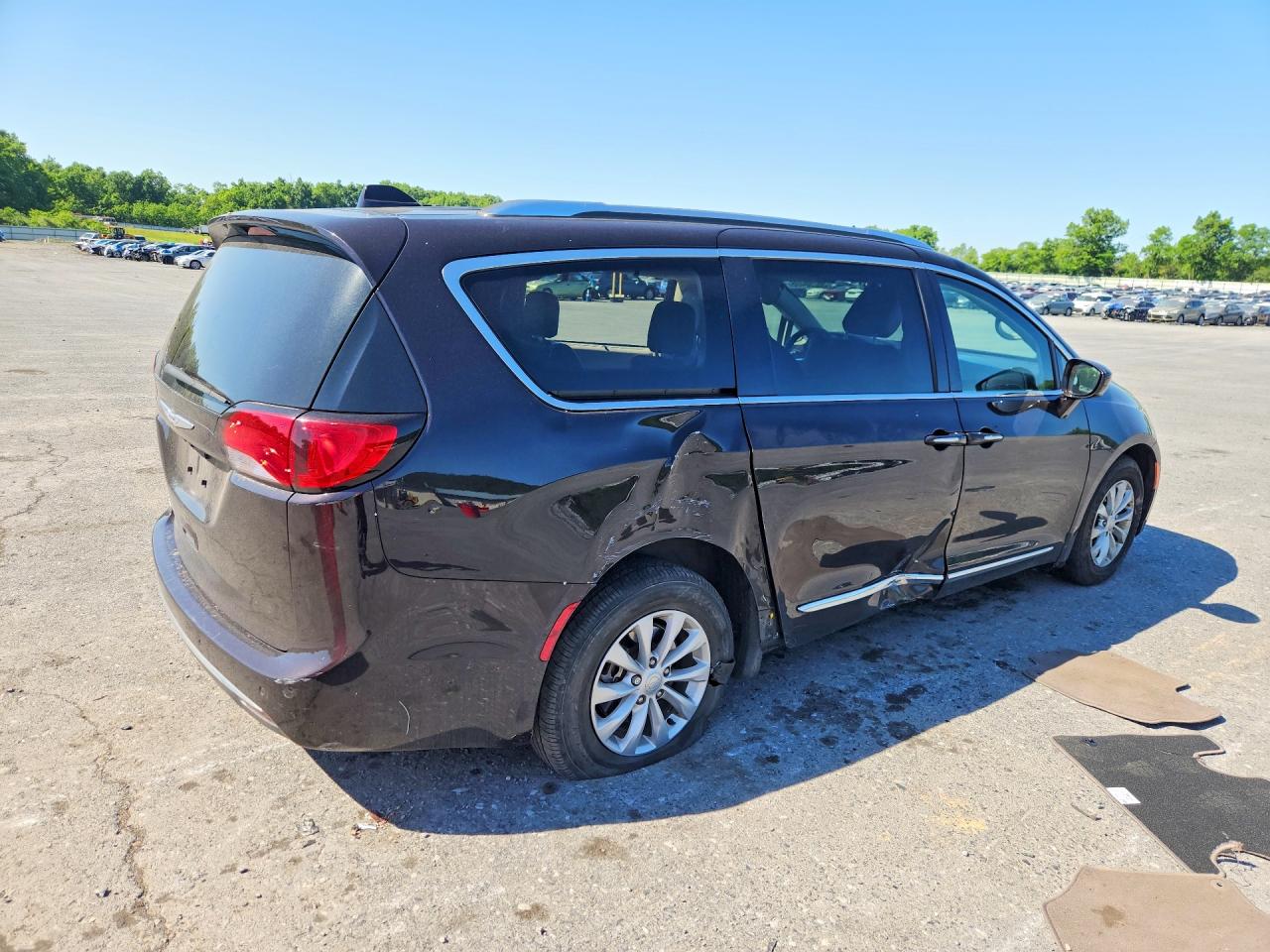 2019 CHRYSLER PACIFICA TOURING L photo 7