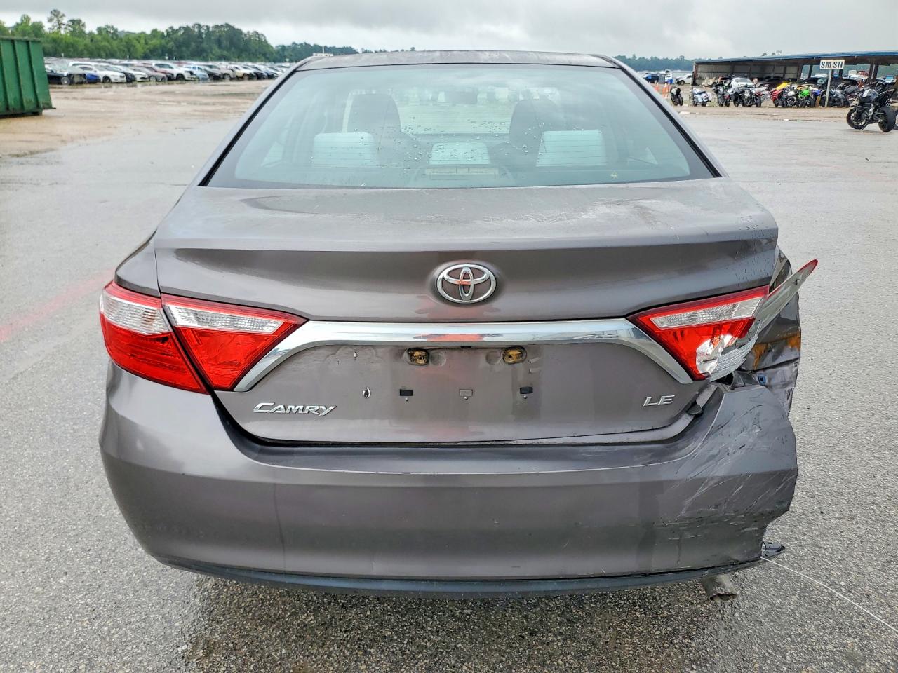 2015 TOYOTA CAMRY LE photo 16