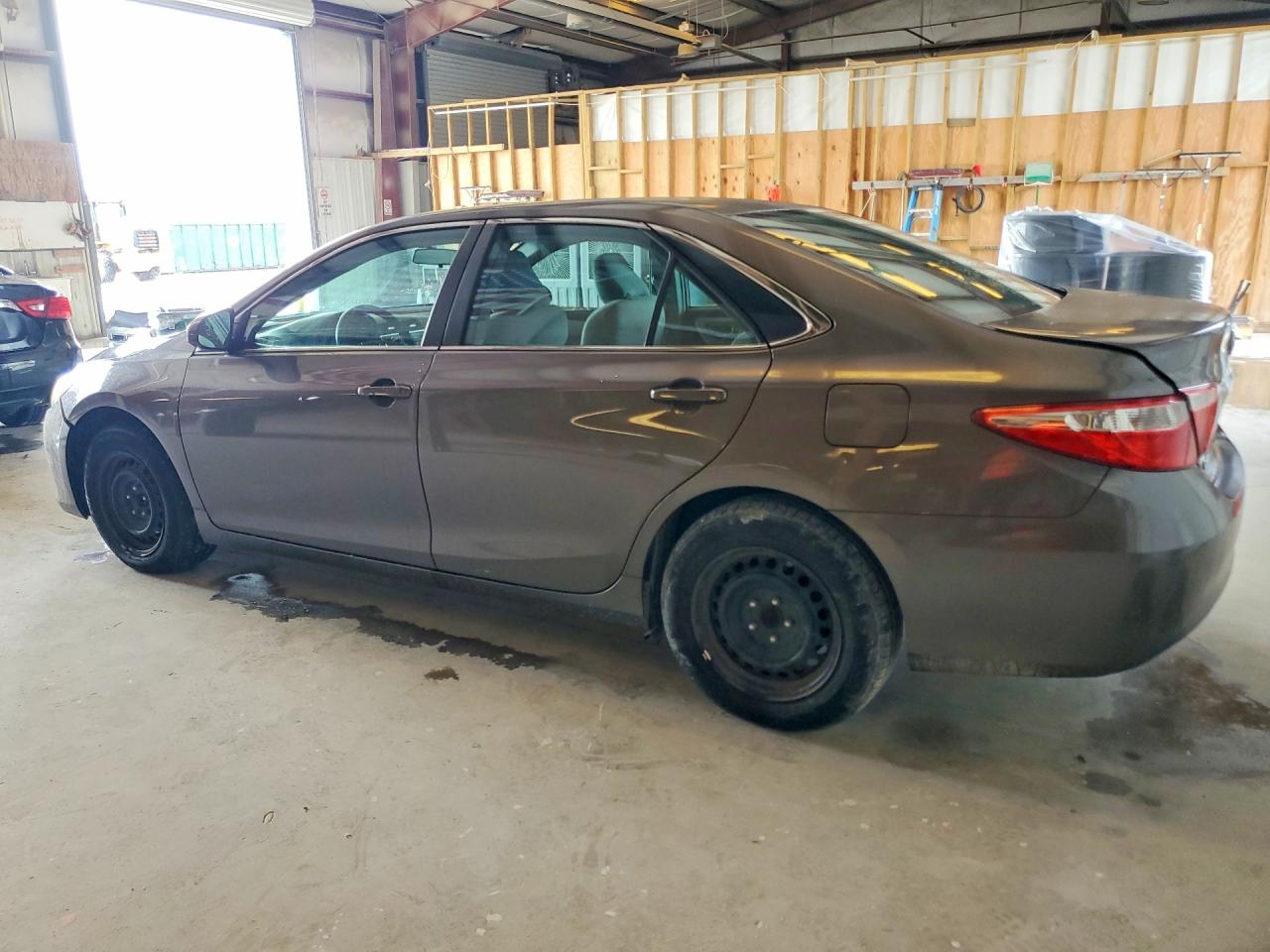 2015 TOYOTA CAMRY LE photo 4