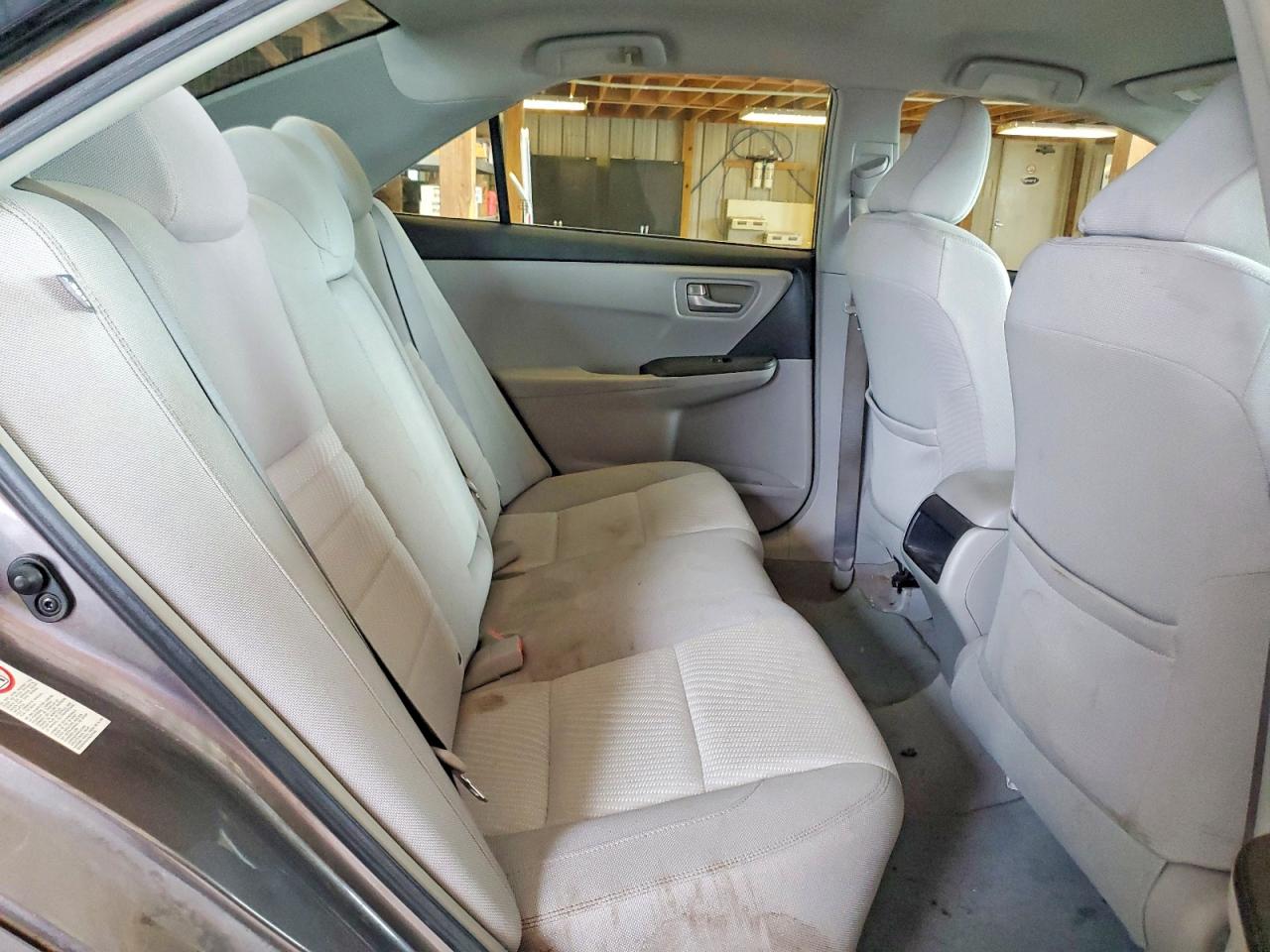 2015 TOYOTA CAMRY LE photo 28