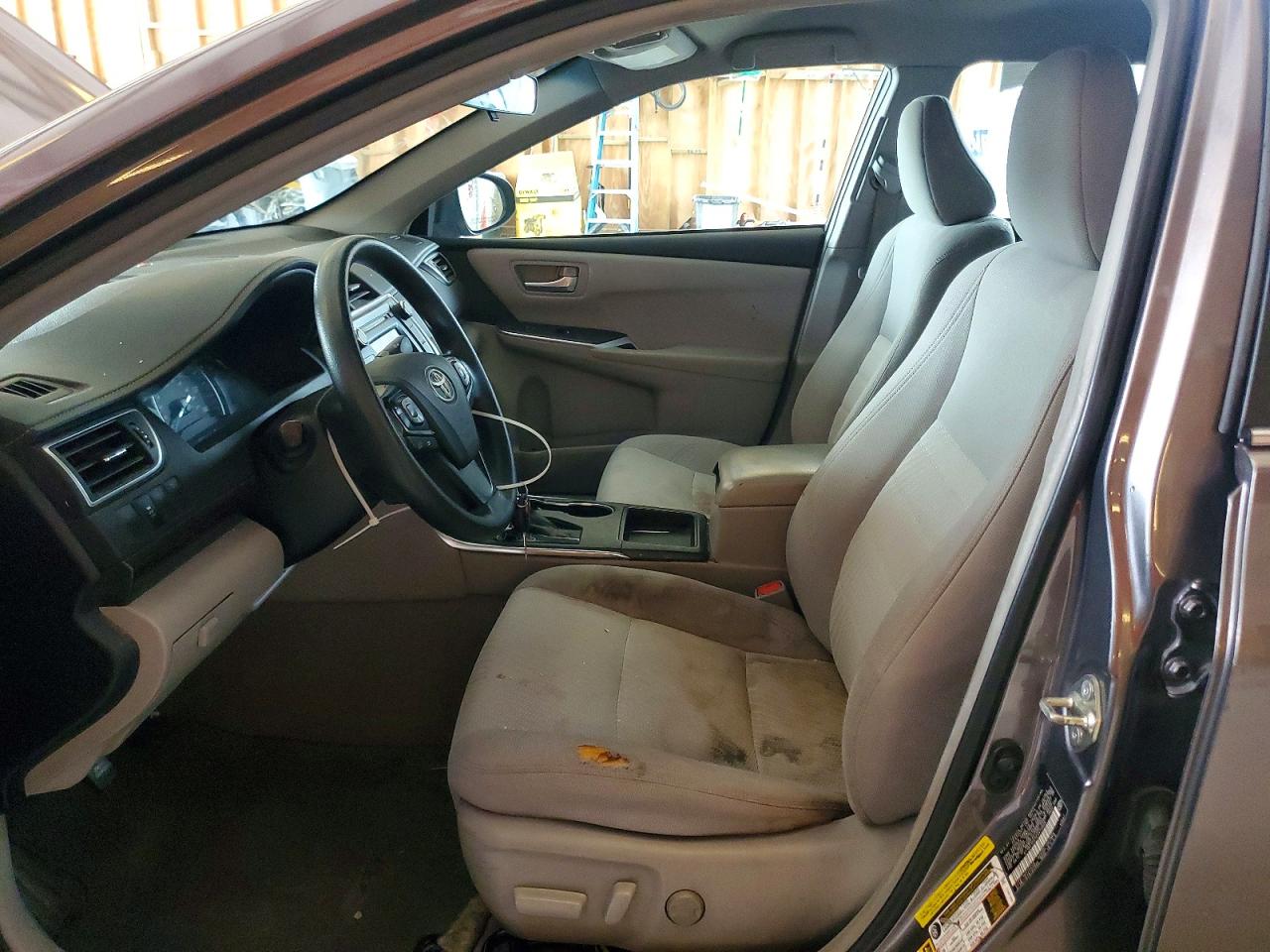 2015 TOYOTA CAMRY LE photo 19