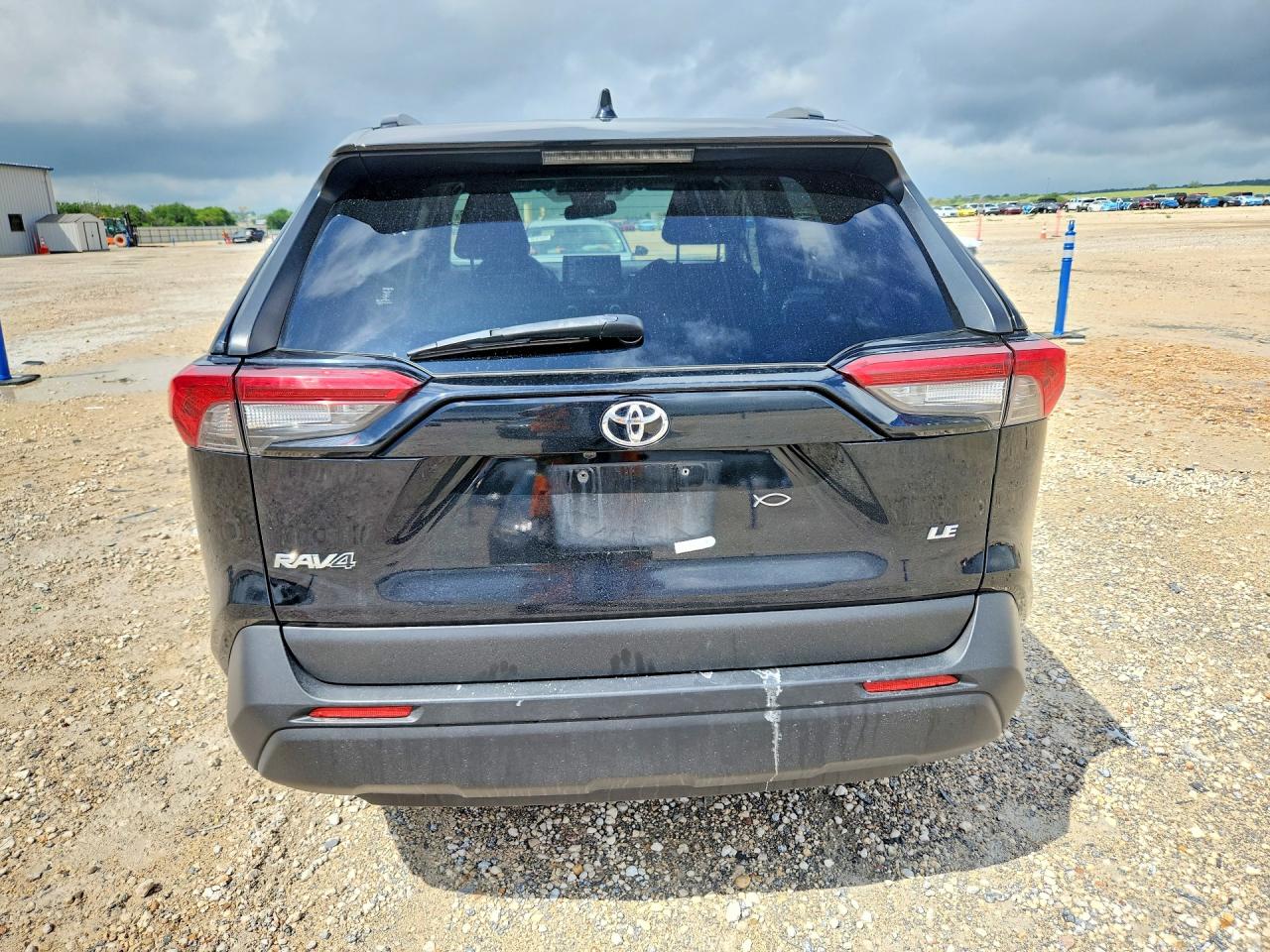 2019 TOYOTA RAV4 LE photo 11