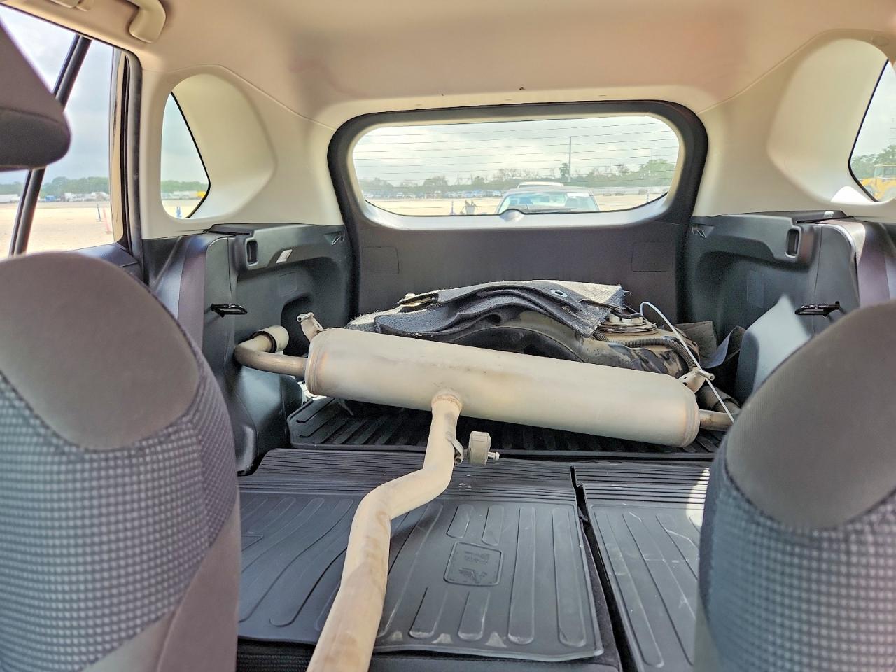 2019 TOYOTA RAV4 LE photo 19