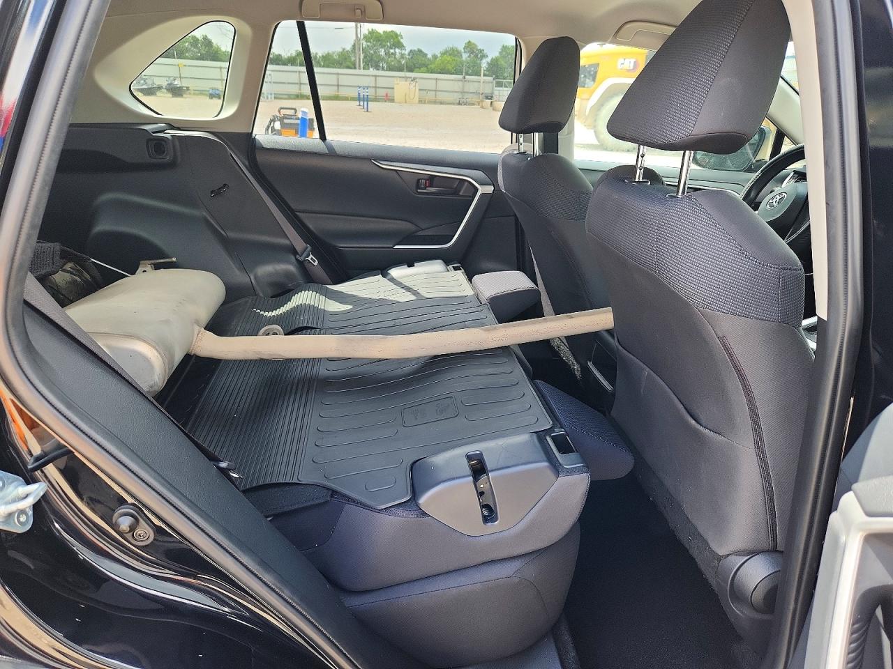 2019 TOYOTA RAV4 LE photo 21